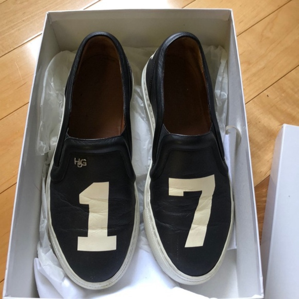 Givenchy women’s 37 pervert slip ons